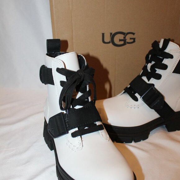 NIB UGG WOMEN'S ASHTON LEATHER MOTO BOOTS BLACK WHITE SZ 7 - Picture 5 of 7